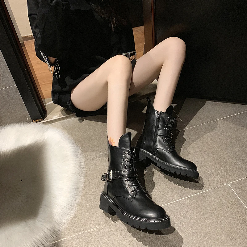 Г. Новые ботинки в готическом стиле в стиле панк женские ботильоны на шнуровке с заклепками и пряжкой женские осенние кожаные ботинки на плоской платформе черного цвета botas mujer