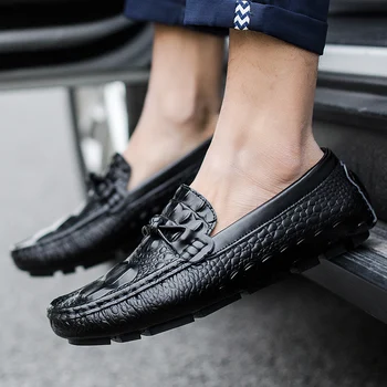

genuine Leather Casual Boat Shoes Men fashion Brand Design Men Loafers Glitter Driving Shoes Slip On Male Moccasins party