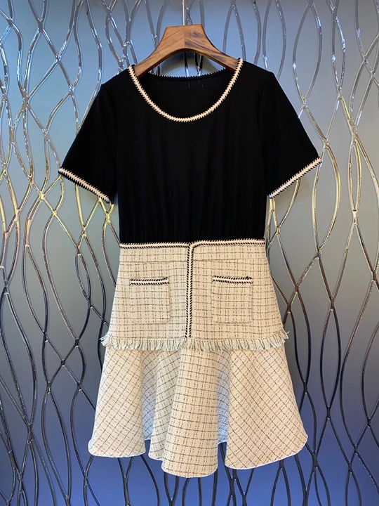 

2019 Early autumn new women's round collar color stitching lotus leaf pendulum short sleeve A pendulum dress 726