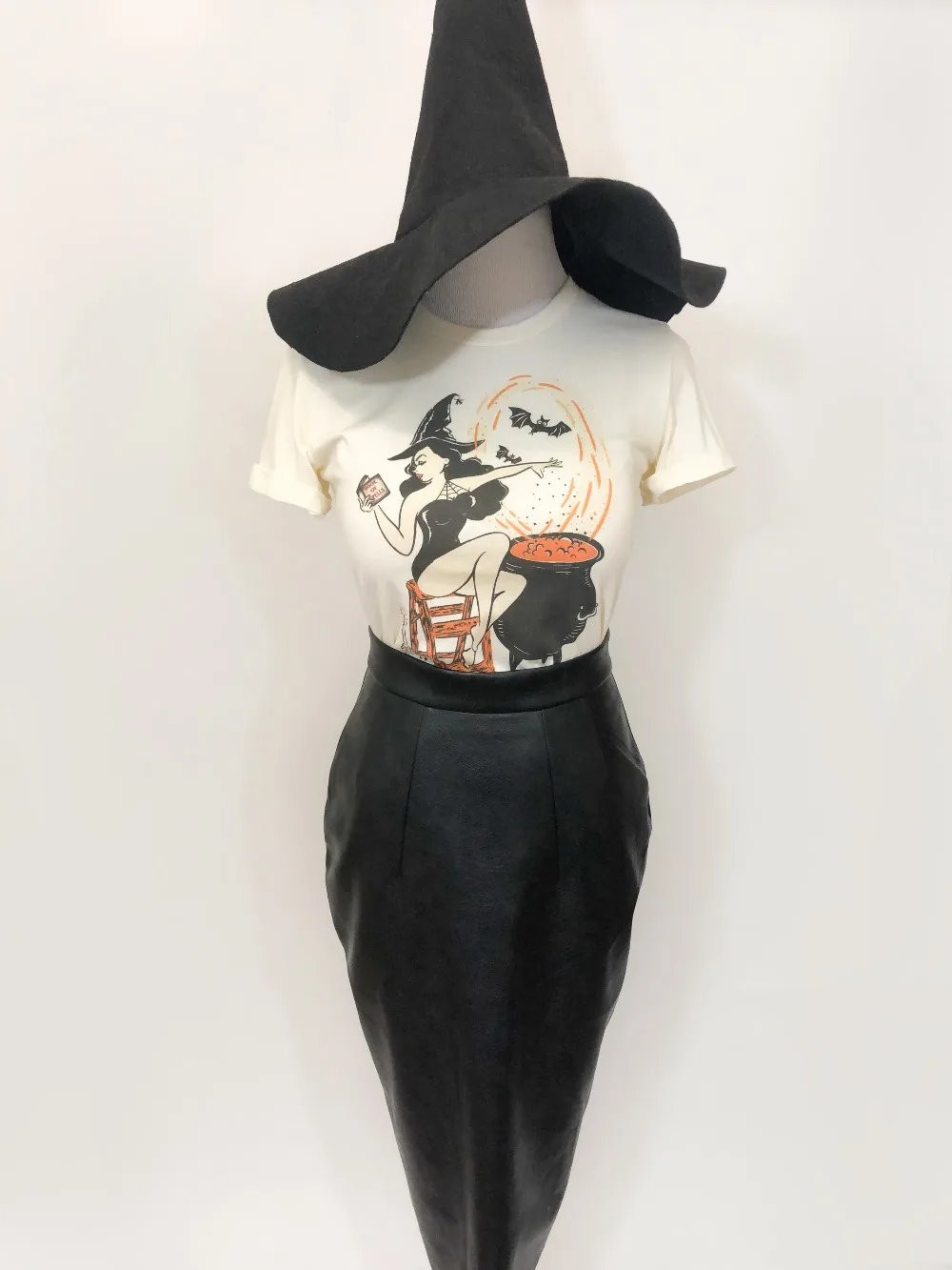 s619678883692246363_p318_i53_w2250