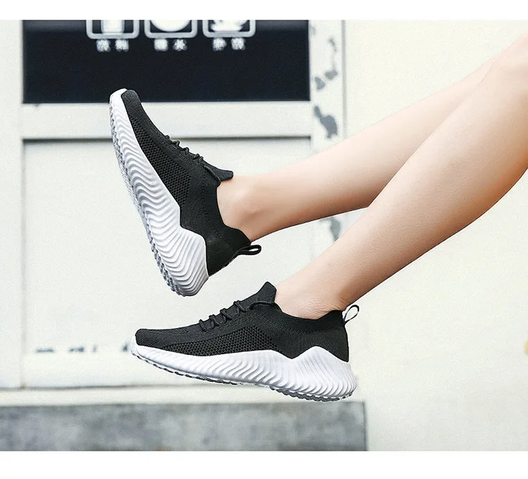 Летняя новая стильная дышащая обувь для бега с сеткой женские туфли простые универсальные спортивные туфли
