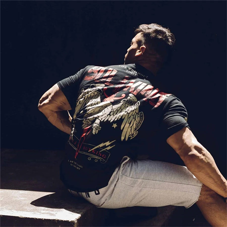Лето Новое поступление Бодибилдинг Фитнес Мужская футболка с коротким рукавом рубашка для занятий спортом мужские обтягивающие колготки брендовая футболка для фитнеса Топы
