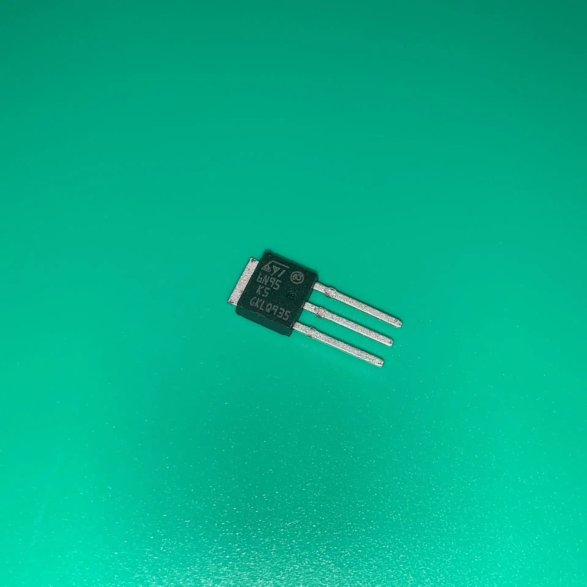10cs/лот STU6N95K5 TO-251 6N95 K5 MOSFET N CH 950 V 9A IPAK STU 6N95K5 STU6N95-K5 | Лампы и освещение