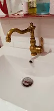 Grifo de cocina de latón antiguo con mezclador de agua fría y caliente, grifo de baño de un solo agujero, grifo de latón con mango giratorio de porcelana azul y blanca