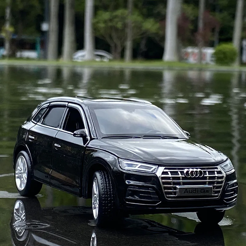 

1:32 AUDI Q5 SUV Alloy Car Model Diecast & Toy Vehicles Metal Toy Car Model High Simulation Sound Light Collection Kids Toy Gift