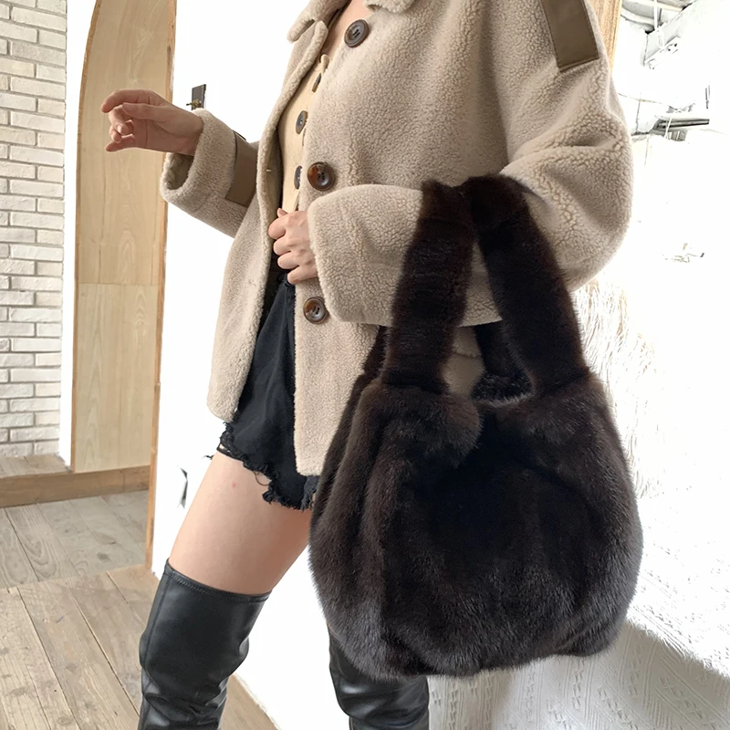 

ZDFURS*2019 Genuine Mink Fur Handbag Women Winter Fashion Luxury Whole Skin Real Fur Bags Wrist Handle Iron absorption Casual