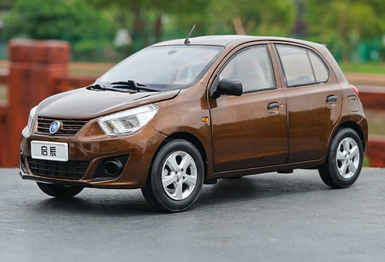 Оригинальная Заводская аутентичная 1:18 Nissan VENUCIA R30 suv литая модель автомобиля с