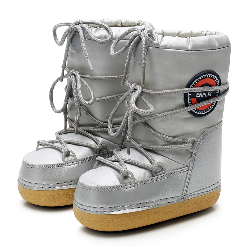 Зимние ботинки для детей и родителей г. Зимние ботинки до середины икры на шнуровке для мальчиков и девочек, из толстой губчатой ткани, водонепроницаемые Нескользящие ботинки на платформе - Цвет: Серебристый