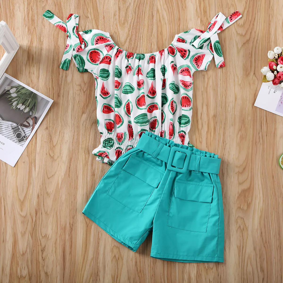 Комплекты одежды из 2 предметов для маленьких девочек От 2 до 7 лет топы с открытыми плечами с цветочным принтом и шорты 2 цвета