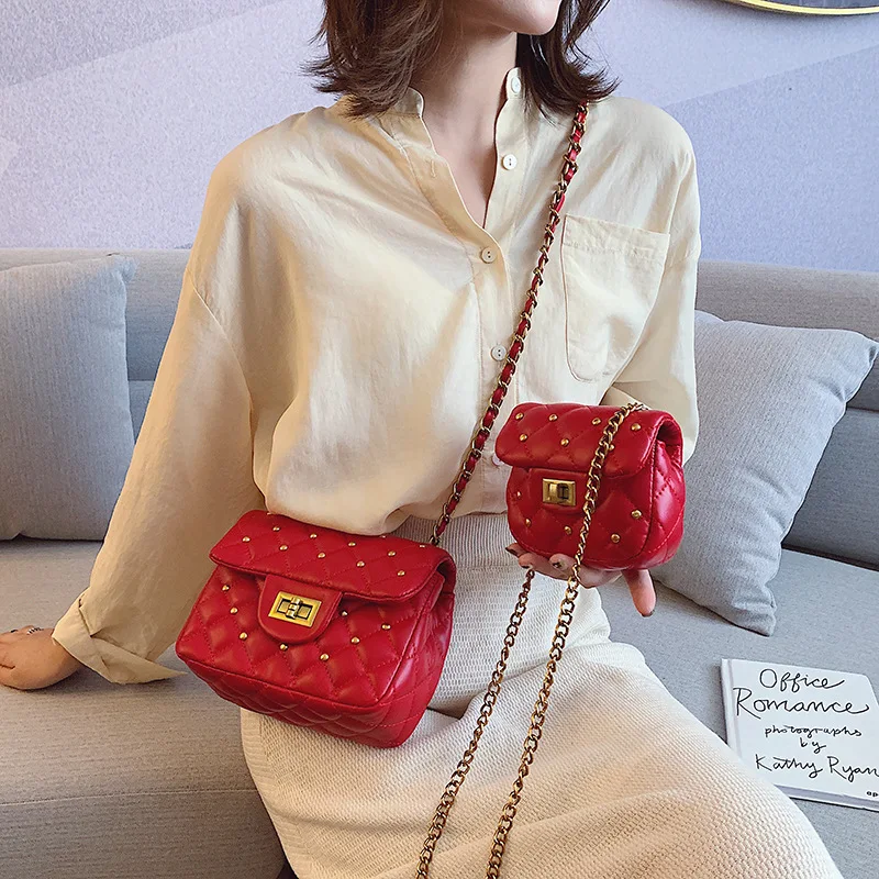 

Female bag 2019 new rhombic chain small square bag Korean version of the tide rivet fashion wild shoulder Messenger bag