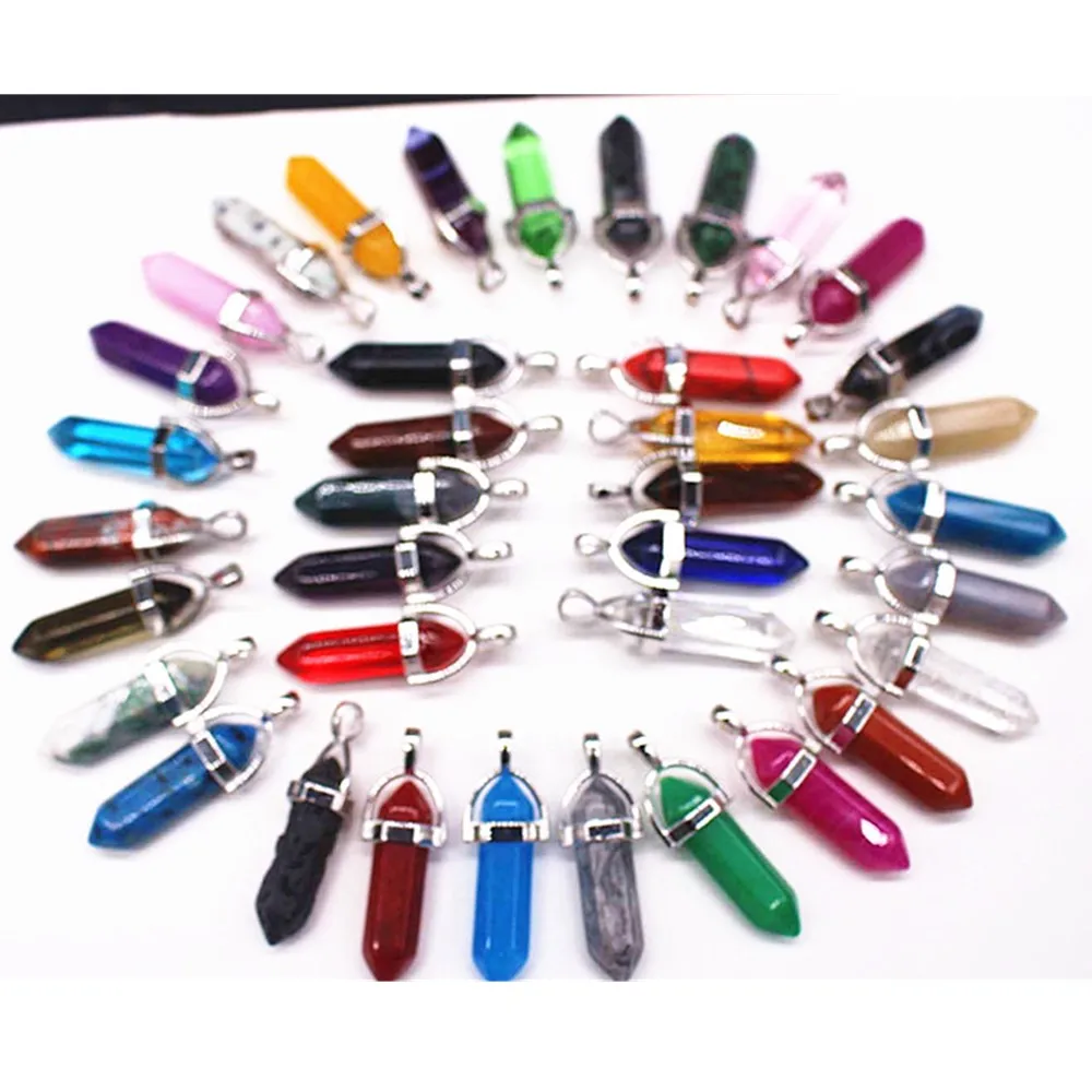 Ожерелье с кулоном в виде шестиугольной колонны из натурального камня опалом и