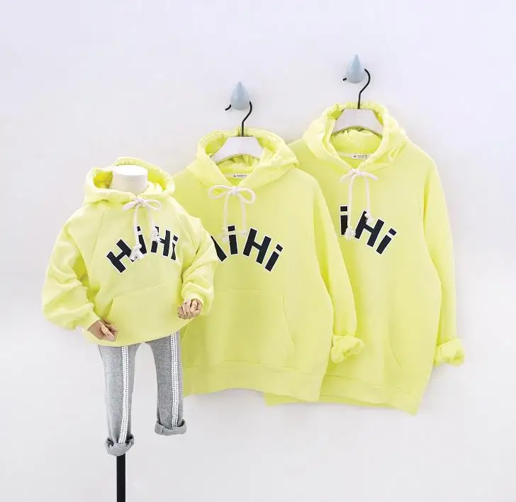 Осень Новое поступление Модные одинаковые комплекты для семьи HI Марка new fashion HI Street одежда с капюшоном Кофты семья из трех человек толстовки с карманами, детская одежда - Цвет: yellow