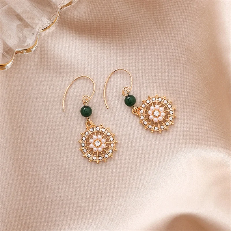 

Korea Pearl Round Cutout Pendant Earrings Trendy Simple Temperament Sexy Retro Fashion Women Earrings Accessories Jewelry Gifts