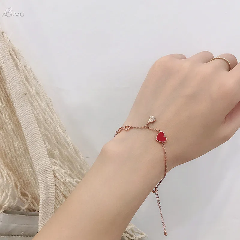 AOMU Корейский простой браслет с красным сердцем для женщин, браслет с полым сердцем, стразы, кулон в виде сердца, ювелирные изделия