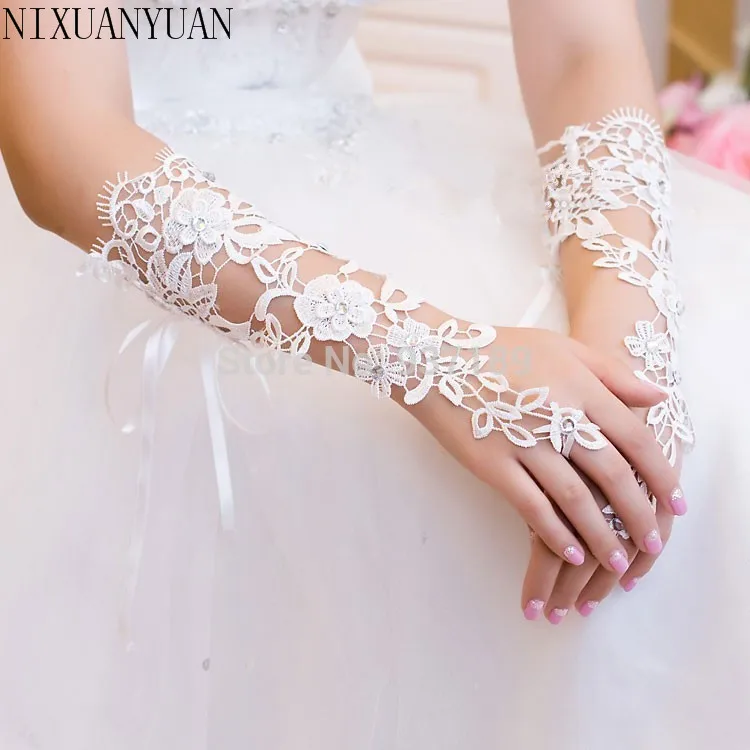 

New Arrival 2023 Bridal Gloves Luxury Lace Flower Glove Hollow Wedding Dress Accessories White Bridal Gloves