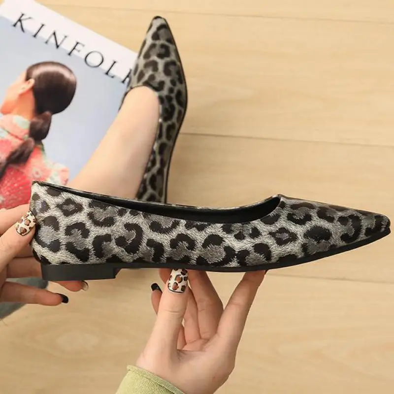 

Pointed Toe Women Flats Shoes Loafers Slip On Leopard Leather Shoes Office Large Size Lady Footwear Comfortable Zapatos Mujer