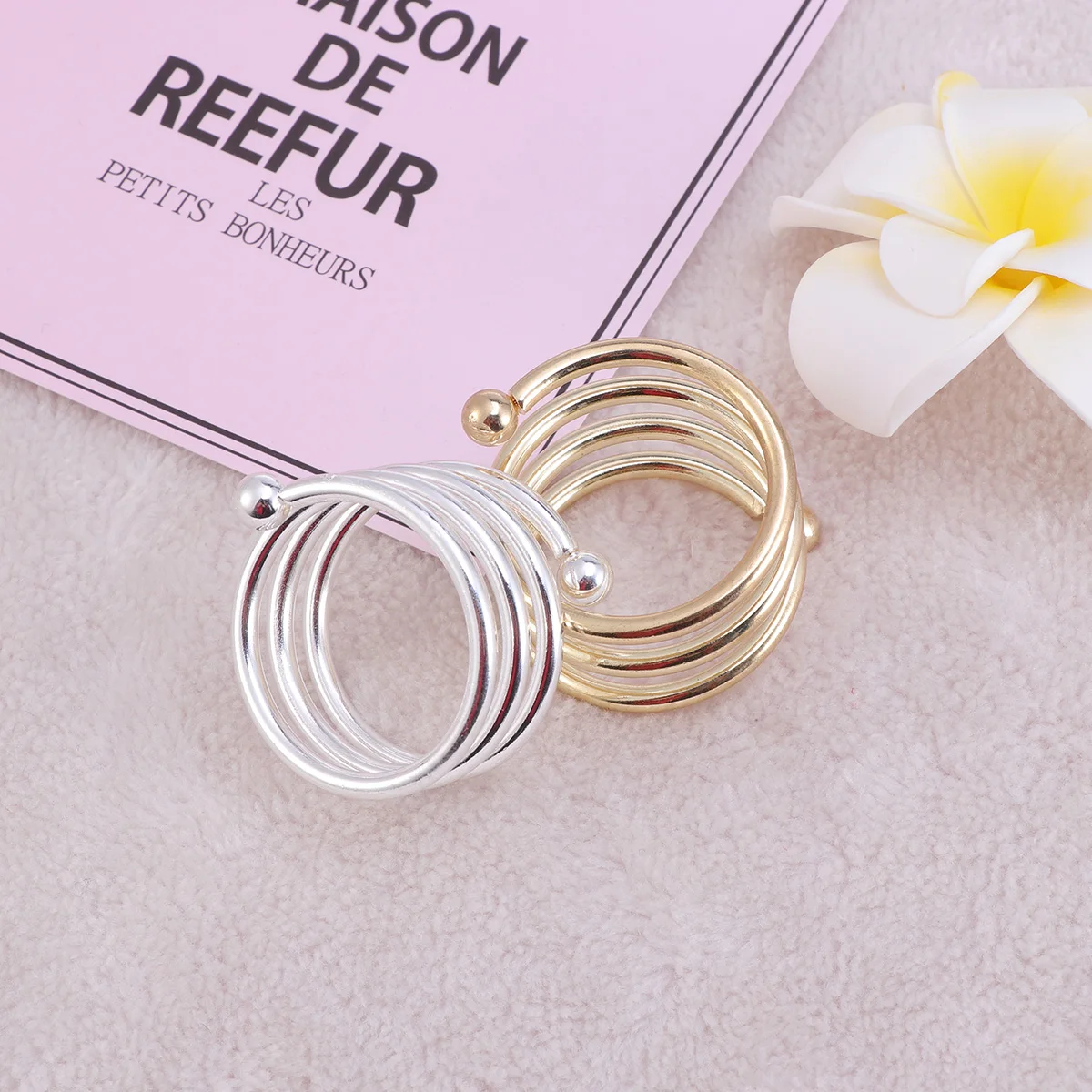 6Pcs Decorative Napkin Ring Handmade Spring Type Metal Napkin Holder Wedding Party Dinner Table Decor(Silver& Golden