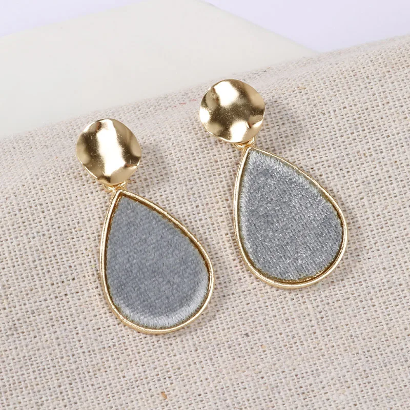 12881575066_1626211359