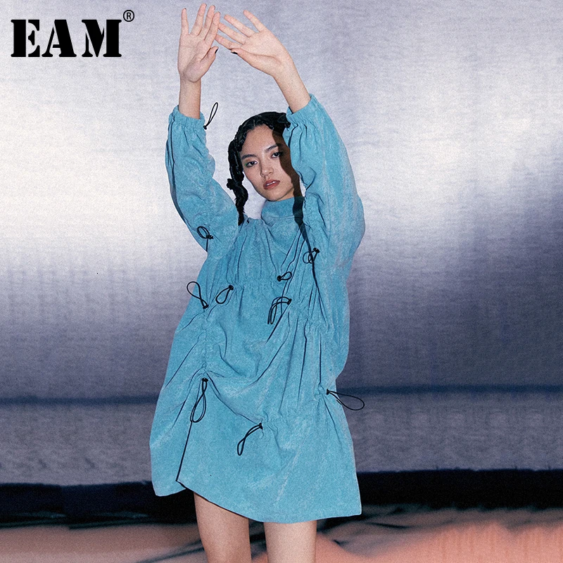 

[EAM] Women Blue Drawstring Pleaed Big Size Dress New Stand Collar Long Sleeve Loose Fit Fashion Tide Spring Autumn 2020 1D490