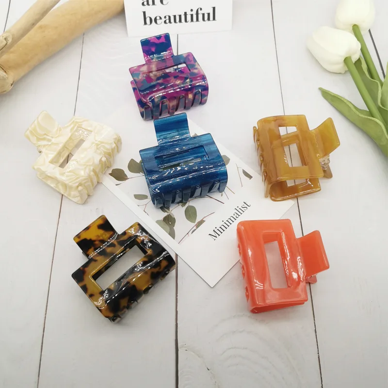 Рисунок 2 - Заколка-клипса с леопардовым принтом