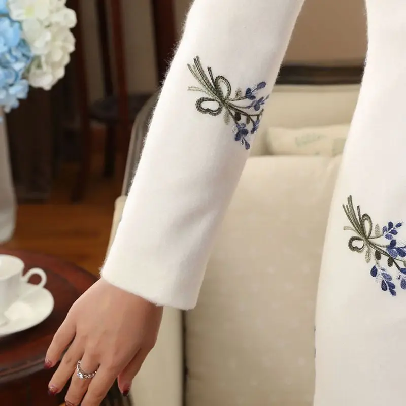 Chinese Style Autumn white new retro embroidered cheongsam improved thick wool wool long-sleeved cheongsam daily cheongsam dress