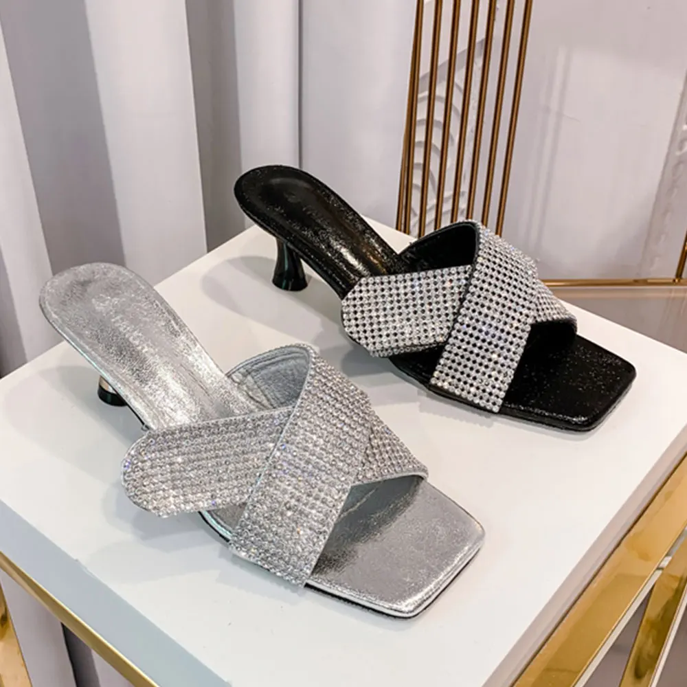 

Peep-toe peep-toe chunky pumps with a mid-heel and cross-crystal strap