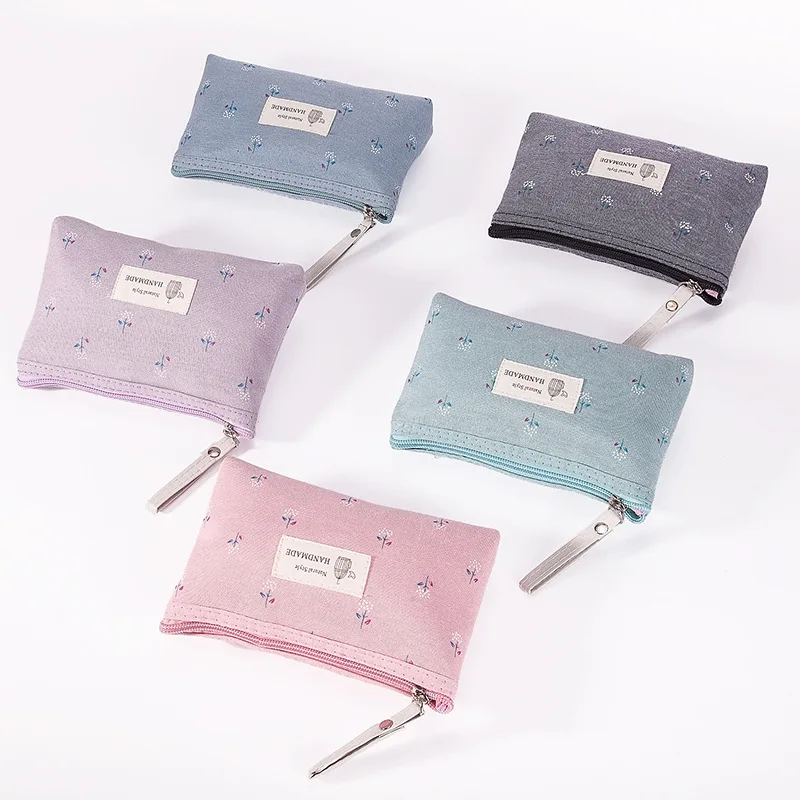 Leuke make-up tas met stippen van canvas voor op reis_voghion.com