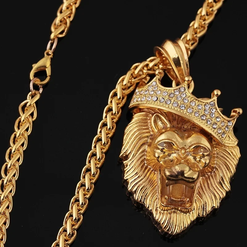 

New Retro Lion Head Crown Shape Pendant Necklace Men's Necklace Fashion Crystal Inlaid Luminous Lion Pendant Accessories Jewelry