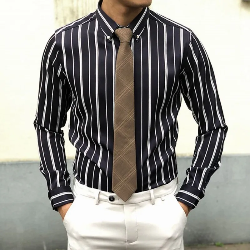 Рисунок 4 - Черная рубашка с полосатым отложным