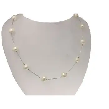 

Necklace with 18 cultured round pearls with silver chain