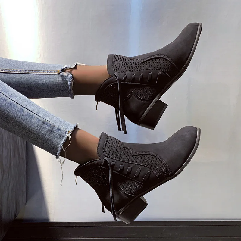 

2019 Women's boots autumn and winter new flat round head breathable hollow short boots Chelsea women's boots large size