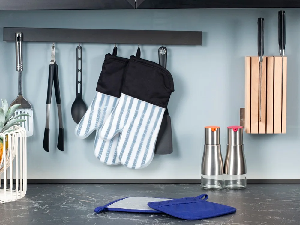 305779_no-logo_305779-4-02-p