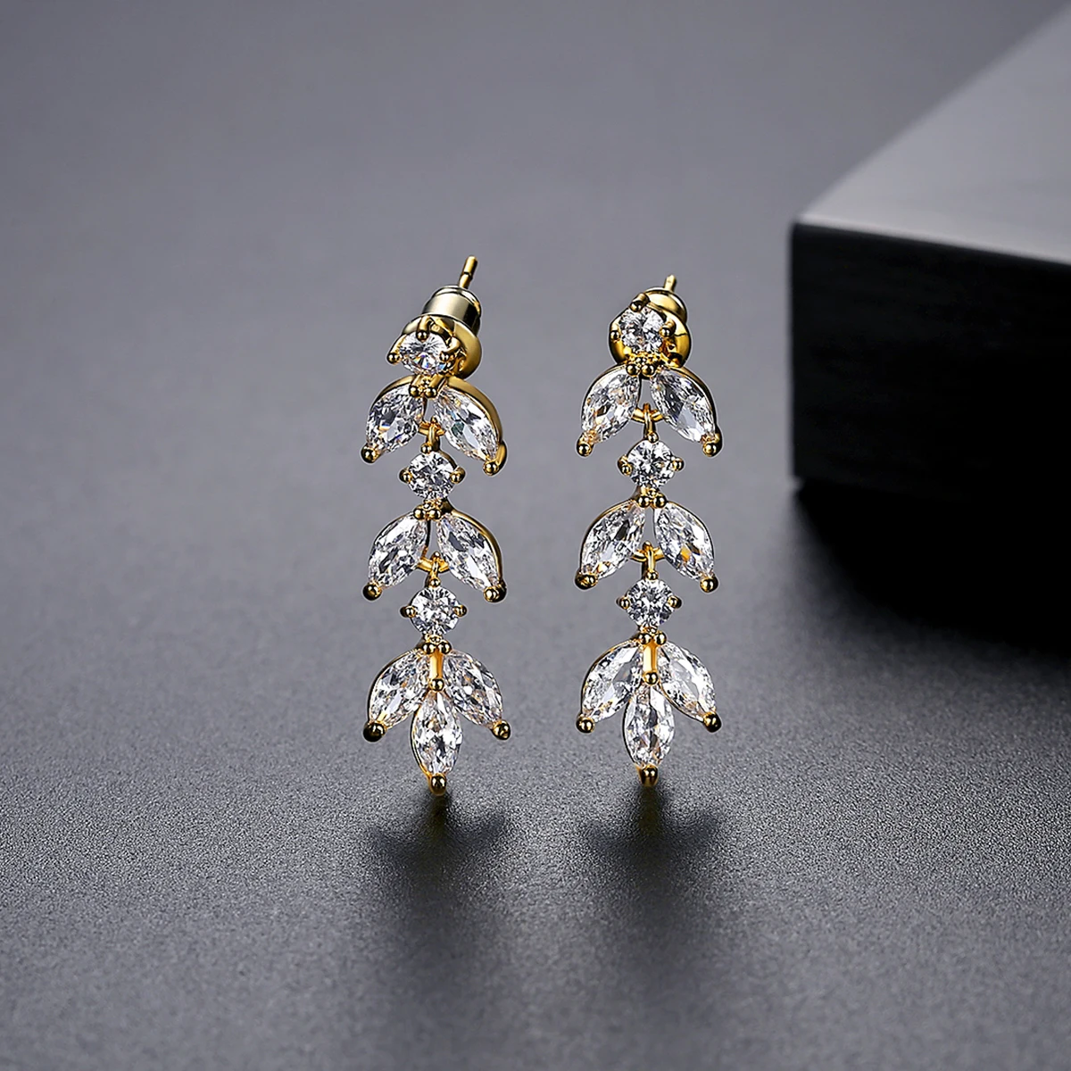 LUOTEEMI Marquise Cut Cluster Flower Zirconia Crystal Dangle Drop Earrings Bijoux  Noel Femme Shiny Leaf Bridal Wedding Jewelry