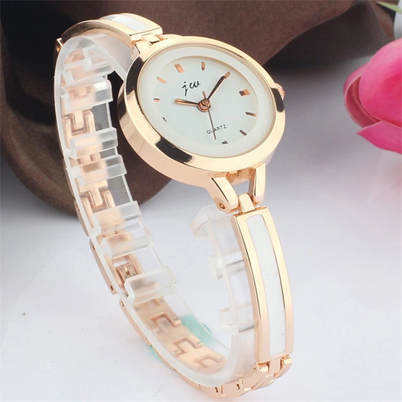 

2020 New Small Exquisite Ladies Chain Watch Chic Small Disc Design Light Portable Watch With Concealed Buckle Design