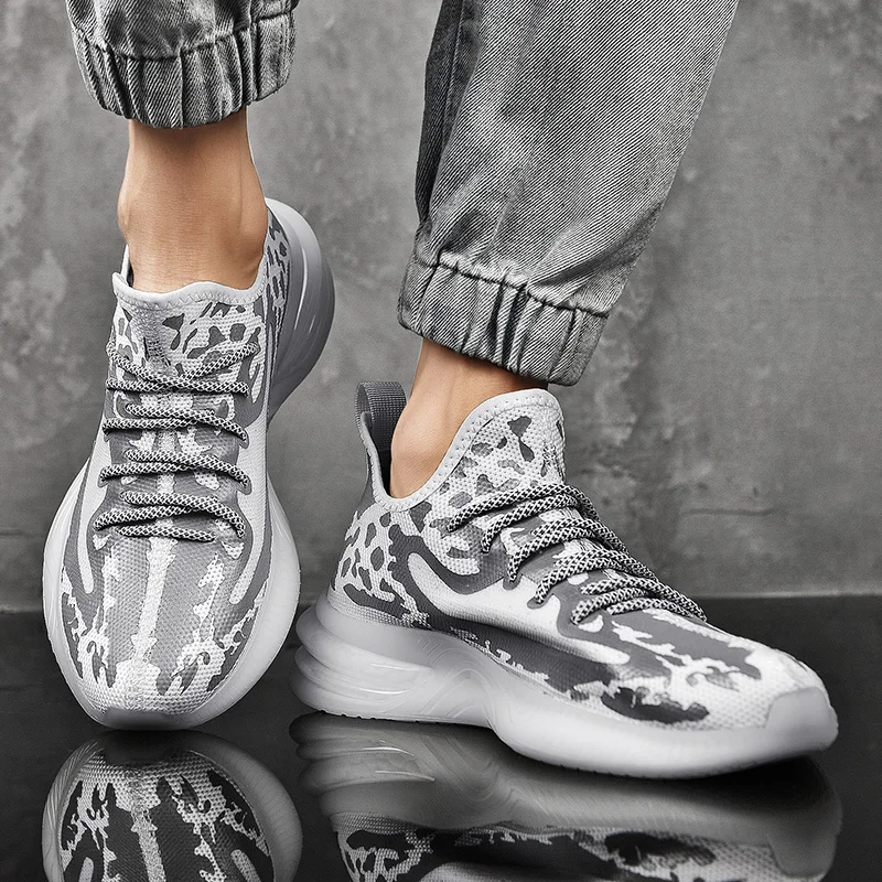 2020 NEW Trend Men's Casual Shoes Chameleon Luminous Reflective Colorful Glare Night Running Shoes Breathable Zapatos De Hombre