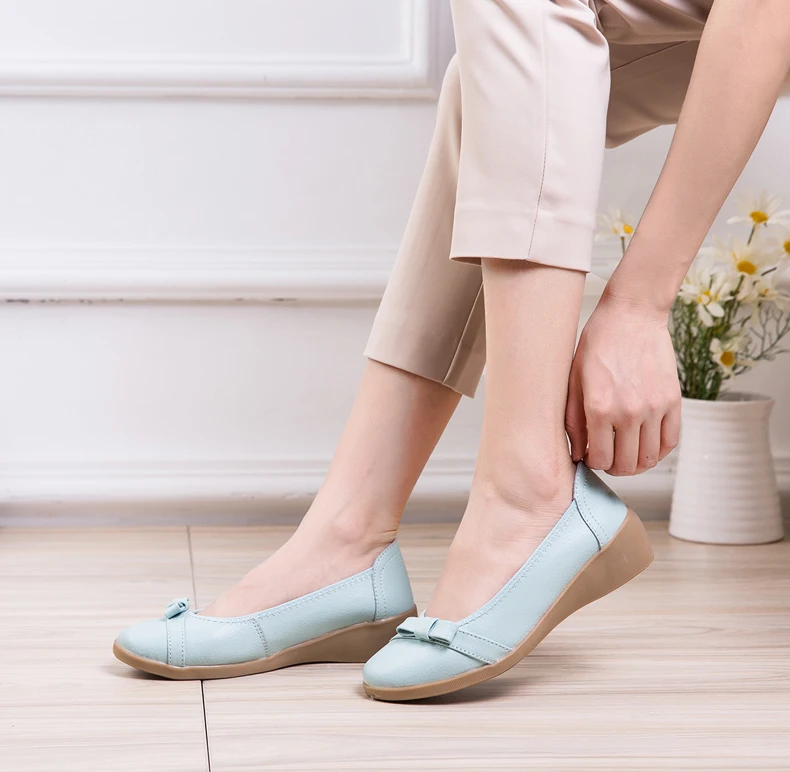 Flat single shoes female autumn new leather small shoes comfortable soft bottom casual shoes non-slip wild mother shoes