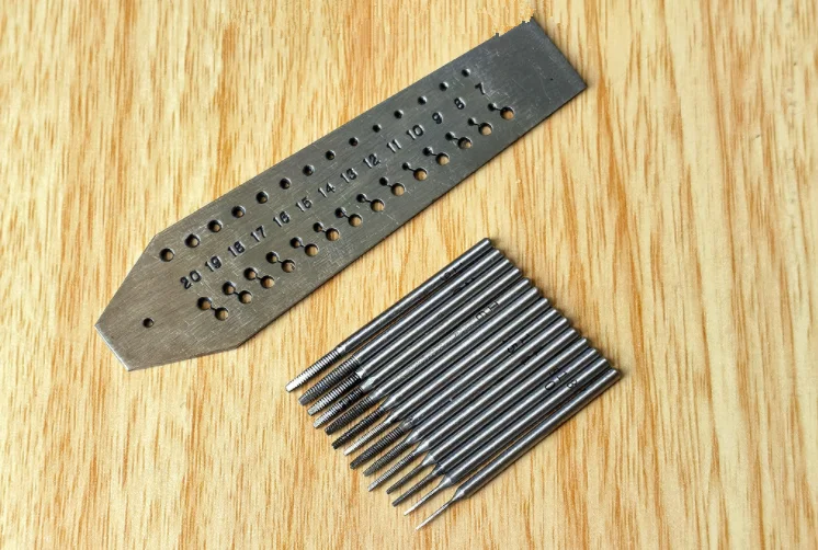 Jewellers Watchmakers Tap And Die Mini Micro Screw Plate Set 14 0.72mm