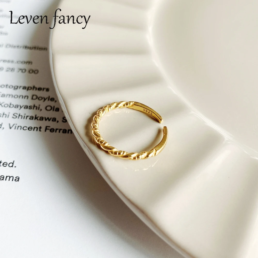 Изящное простое 18k желтое золотое сверху искусственного серебра тонкое