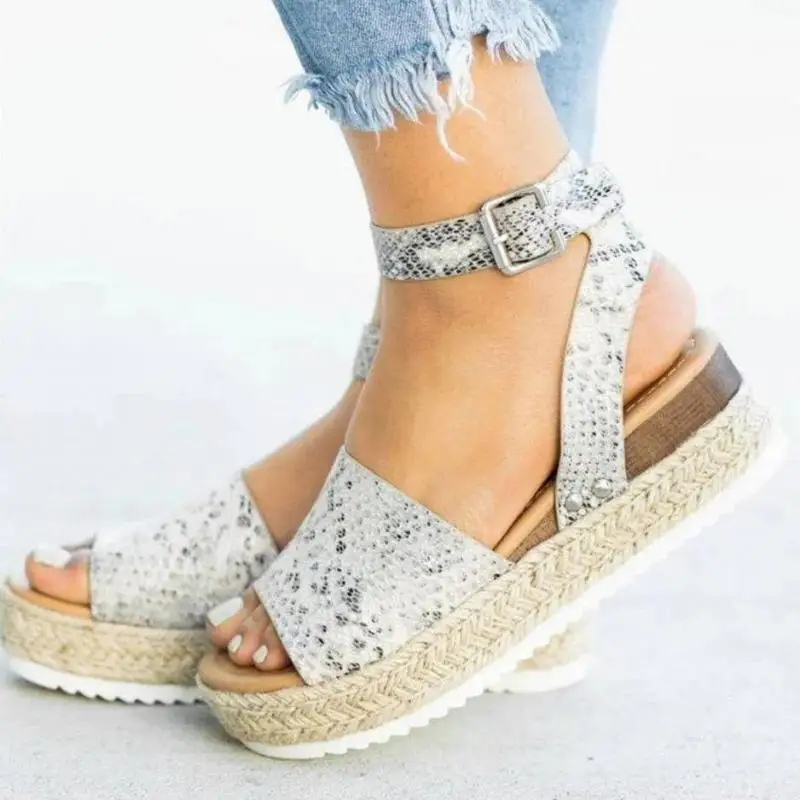 2021 Summer New Shoes Womens Sandals Students Flat Platform Shoes Women Soft Patent Leather Gladiator Sandals Female Beach Shoes