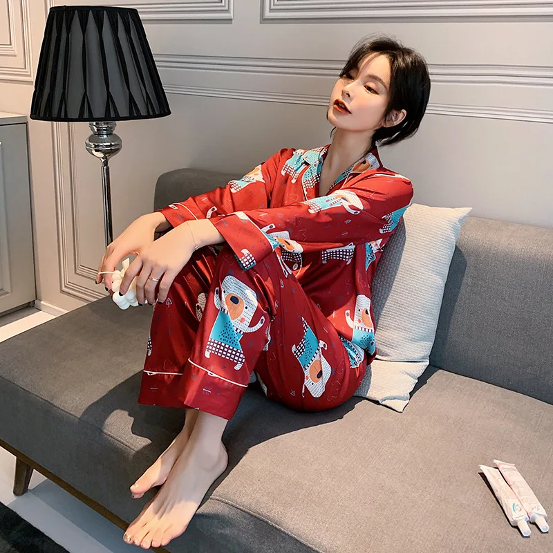 Женская шелковая пижама с принтом свободная атласная из двух предметов осенне