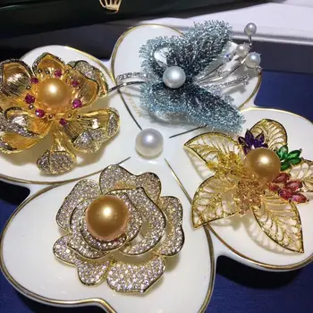 

Christmas Gifts Copper Plated 4 pieces of Brooches with Natural Fresh Water Golden Pearl Brooches