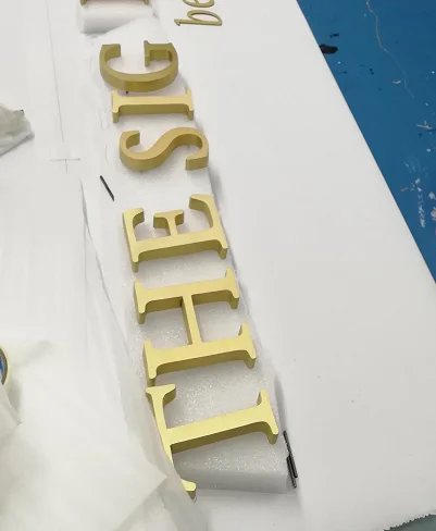 Почищенный щеткой Подгонянный металлический Канал Письма покрашенный