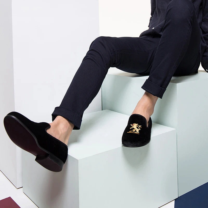 Piergitar/Мужская бархатная обувь с вышивкой льва в британском стиле мужские лоферы ручной работы для банкета и выпускного вечера, мужская обувь на плоской подошве размера плюс