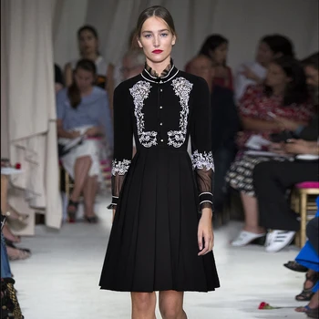 

2020 New Autumn Runway Dresses Women High Quality Elegant Vintage Retro Embroidery Lace Long Sleeve Black Pleated Ladies Dress