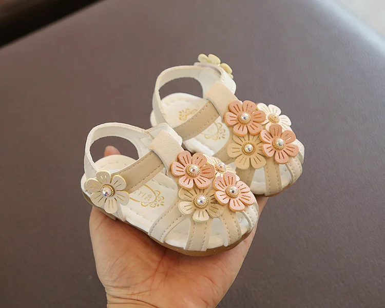 Plana com Vaca Verão Novas Sandálias Menina Fundo Macio Selvagem Flor Princesa Sapatos Moda Bebê Músculo Plutônio 2020 7 Sandálias e tamancos