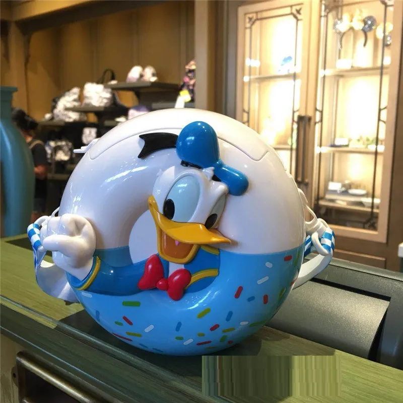 Shanghai Disneyland Park Donald Duck Cartoon Stereoscopic Shoulder