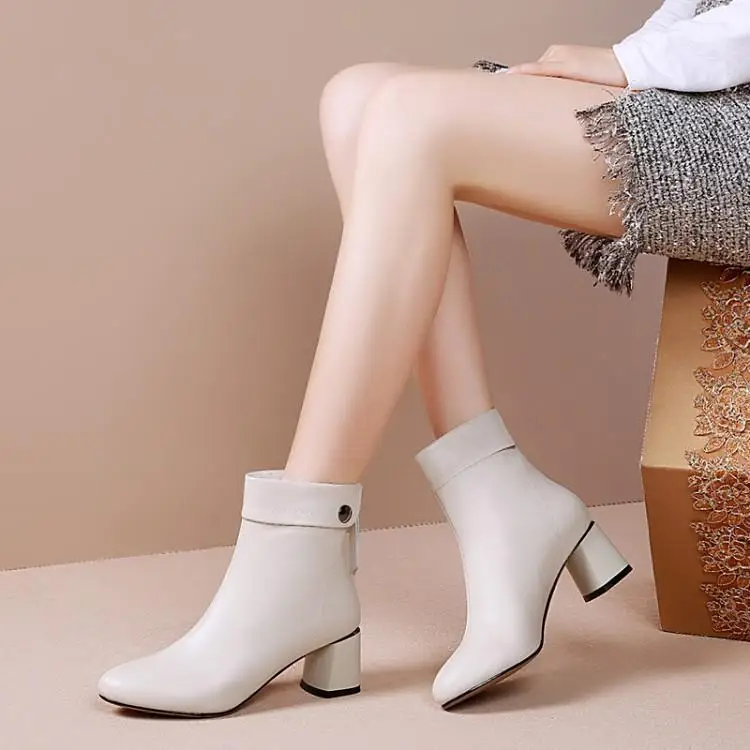 

Female knight short wellingtons qiu dong short boots was thick with Martin boots head layer cowhide 5.5 cm