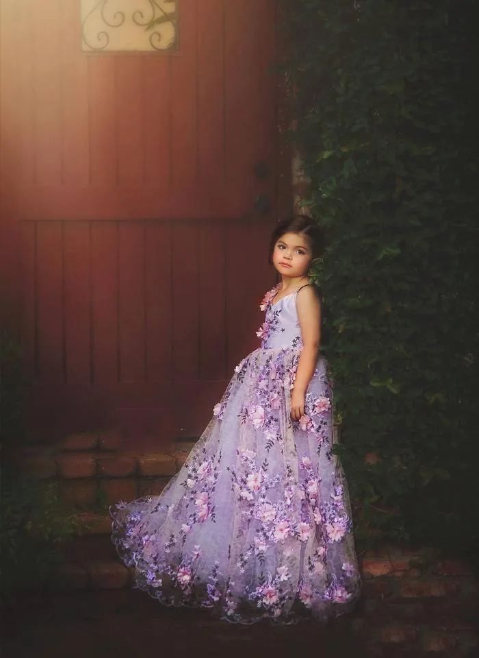 

Purple Flower Girls Dresses For Weddings 3D Floral Appliques V Neck Pageant Princess First Communion Dress