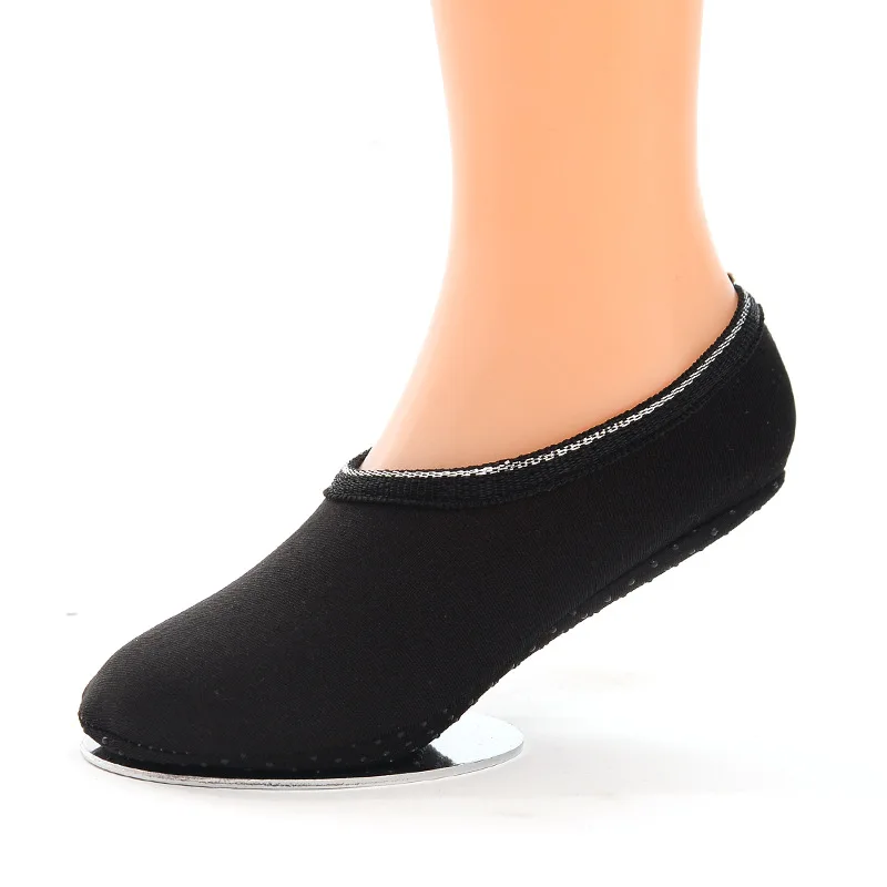 Модные носки для маленьких мальчиков и девочек; Резиновые Нескользящие носки-тапочки; Детские однотонные зимние осенние Носки с рисунком; плотная теплая обувь - Цвет: black