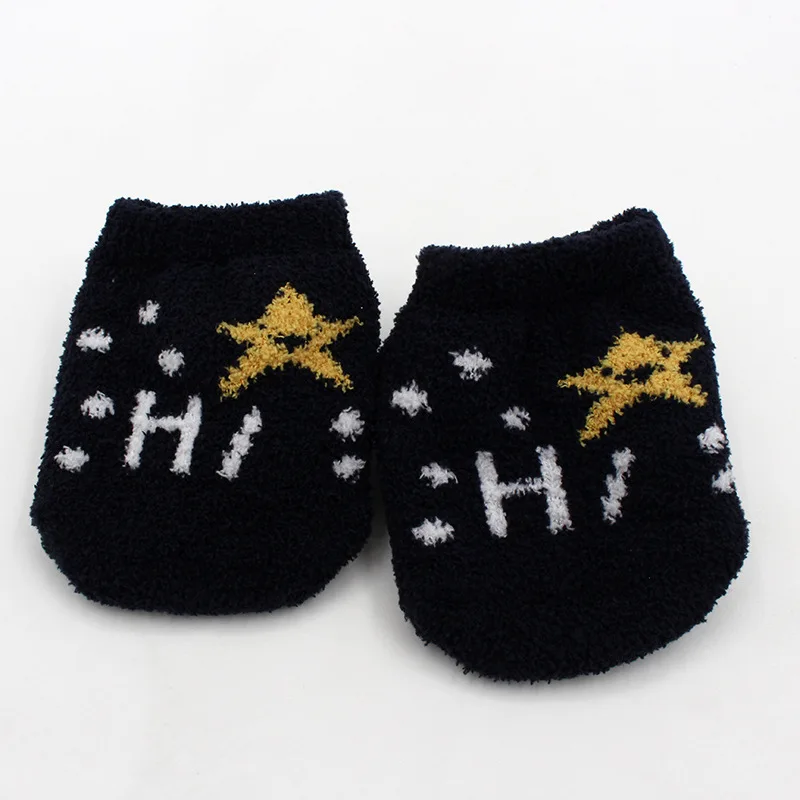 Носки из кораллового флиса для малышей, нескользящие носки-тапочки для малышей, милые теплые носки унисекс с рисунками из мультфильмов на осень и зиму для детей 0-2 лет - Цвет: Черный